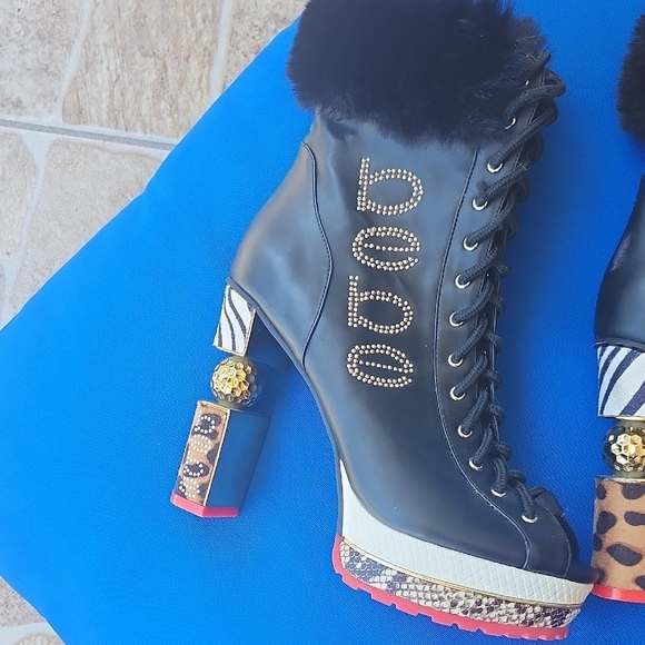 Bebe Y2k Black and Gold Lace Up Boots with Chunky Heel - Picture 4 of 10